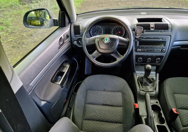 Skoda Octavia cena 12999 przebieg: 385000, rok produkcji 2010 z Sosnowiec małe 277